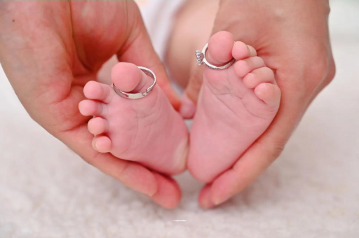 新泰满月宝宝只放屁不排便 新泰满月宝宝只放屁不排便